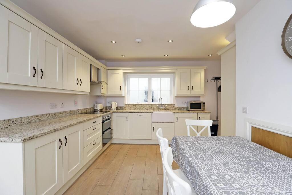 Royal Hillsborough Village Luxury Townhouse Экстерьер фото